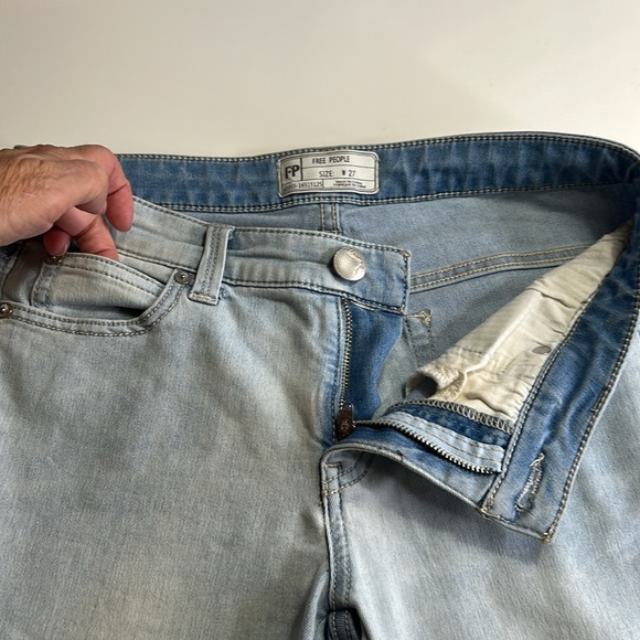 FREE PEOPLE BELLBOTTOM FLAIR LIGHT BLUE STRETCHY DENIM JEANS SZ 27 - Picture 7 of 12